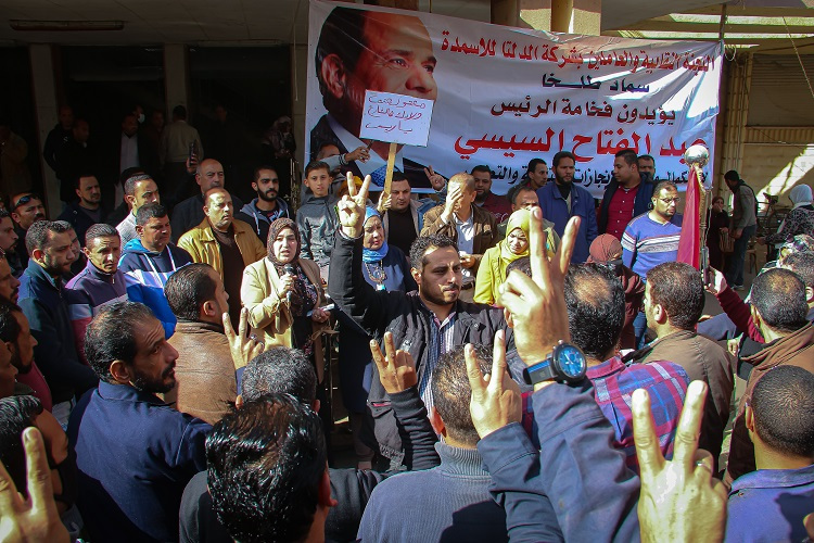 Protesters in Egypt holding up two fingers